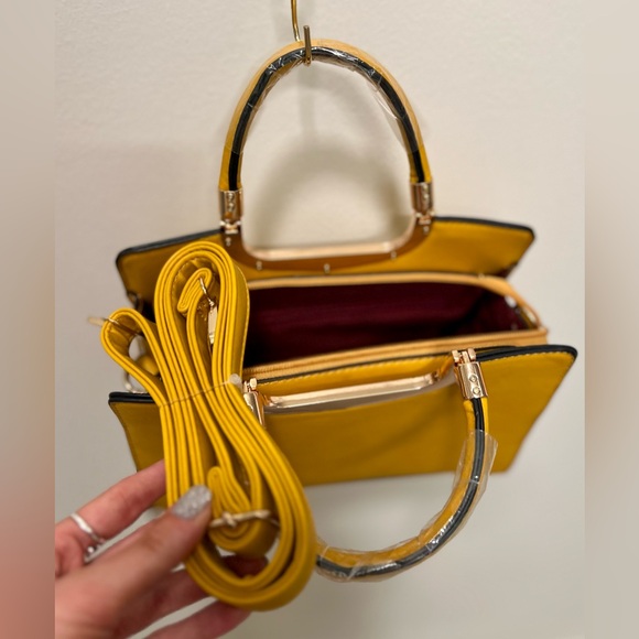 NWT Yellow & Gold 2-in-1 Vegan Handbag - Picture 3 of 6